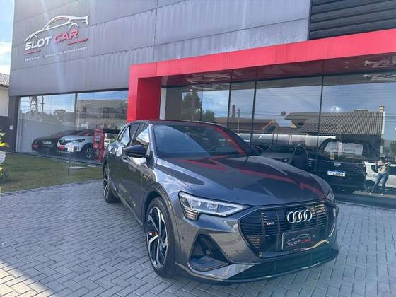 AUDI E-TRON ELÉTRICO PERFORMANCE BLACK QUATTRO AUDI E-TRON ELÉTRICO PERFORMANCE BLACK QUATTRO